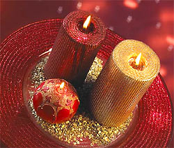 Свечи — непременный атрибут новогоднего интерьера. Хорошо, если их много и они разные